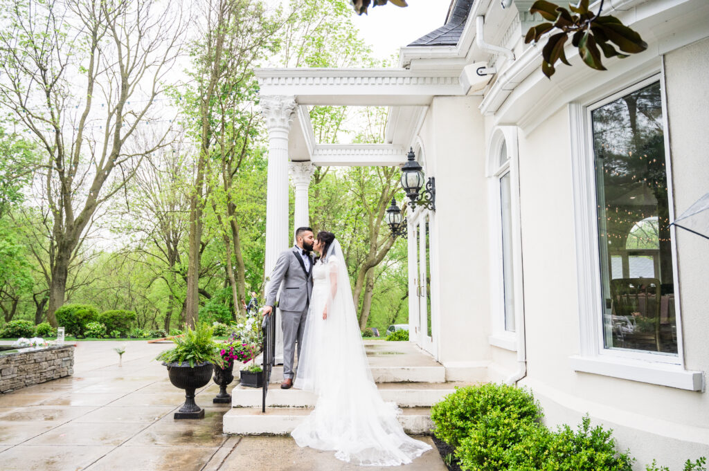 Maryland wedding photographer capturing romantic wedding portraits at Ceresville Mansion.