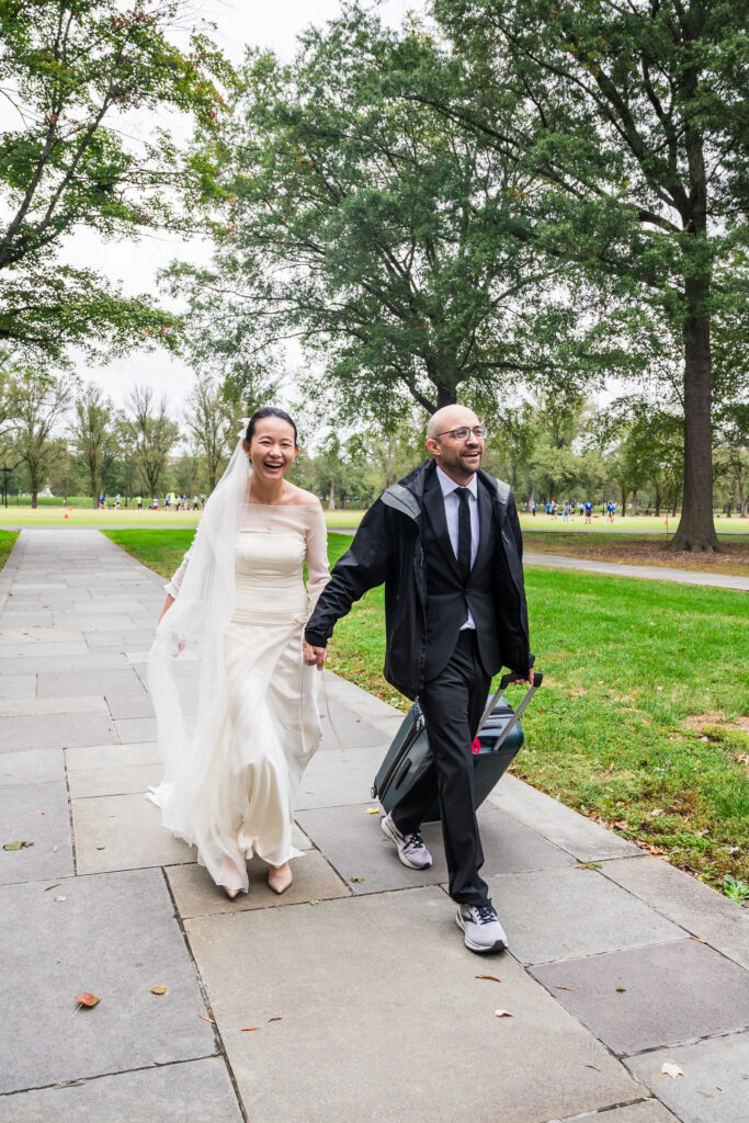 Couple arriving by Uber for their DC War Memorial wedding.