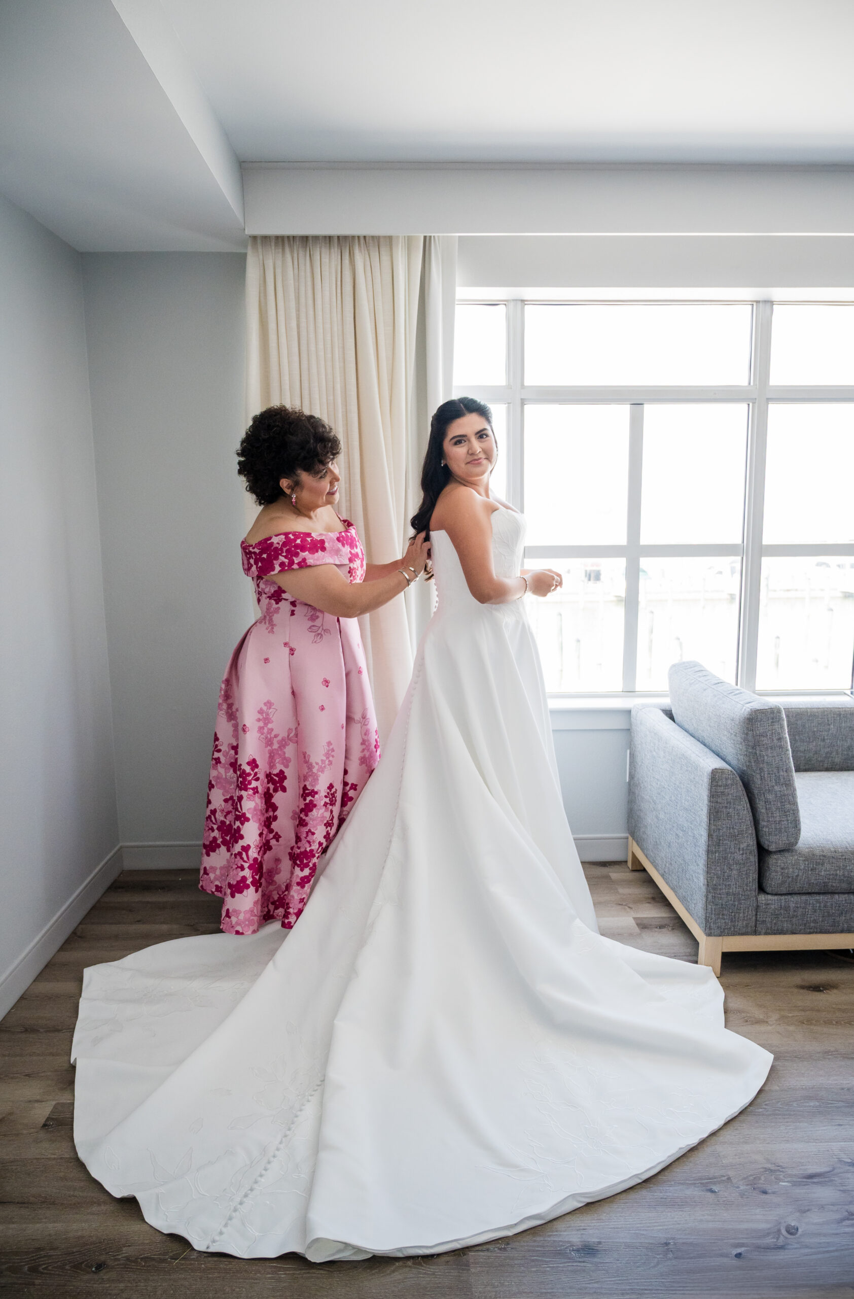 Bride getting ready at Rod N Reel Resort in North Beach Maryland